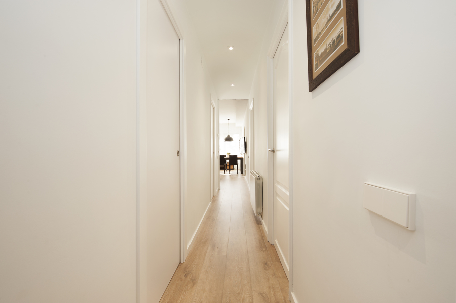 Pasillo en color blanco