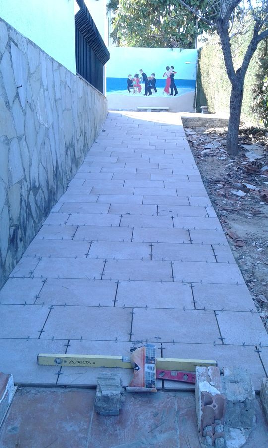 Pasillo en construcción.