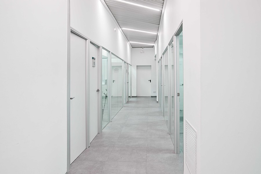 Pasillo oficinas / Divisores modulares