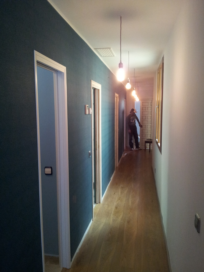 PASILLO PAPEL Y TARIMA