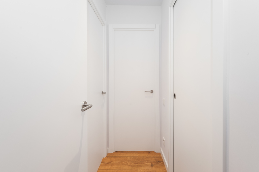 Pasillo pequeño distribuidor de habitaciones