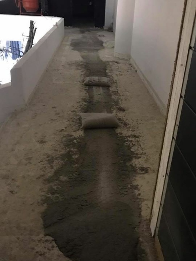 Pasillo primera planta introducción tubos electricidad