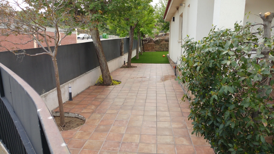 PASILLO TERMINADO CON LECHADA EN JUNTAS