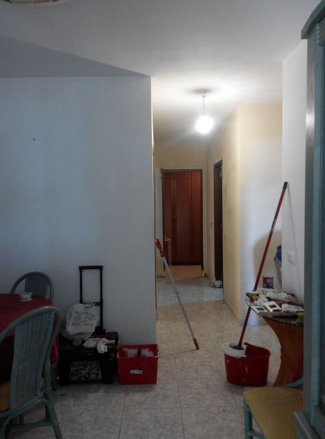 Pasillo y puertas antes de reforma.