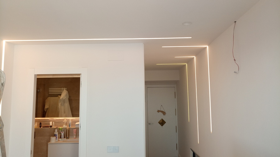 Pasillo y salon, tiras LED empotradas