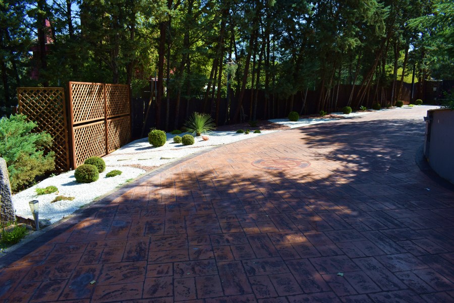 Paso de vehículos. Hormigón impreso