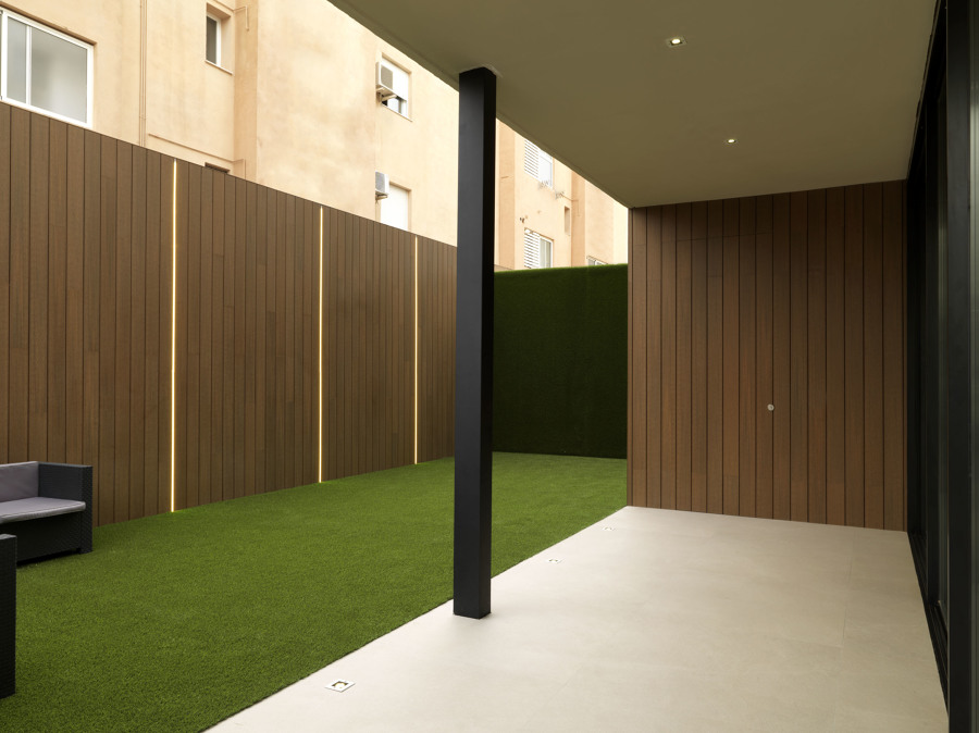 Patio césped artificial