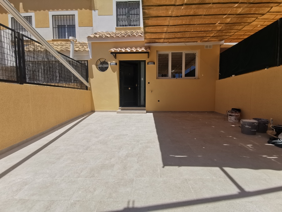 Patio de entrada reformado