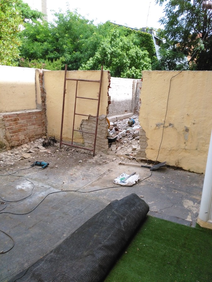 PATIO EMPEZANDO A PICAR