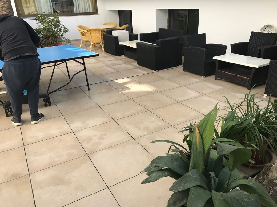 Patio interior con baldosa de 60x60cm de 2cm de grossor