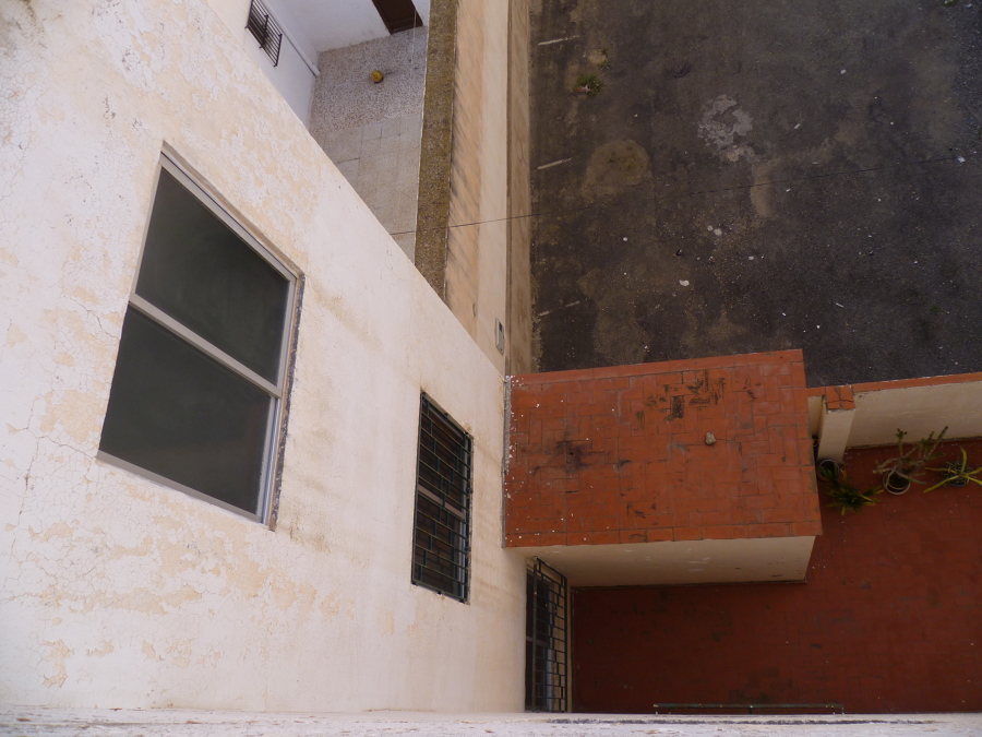 Patio interior donde se va a instalar el ascensor