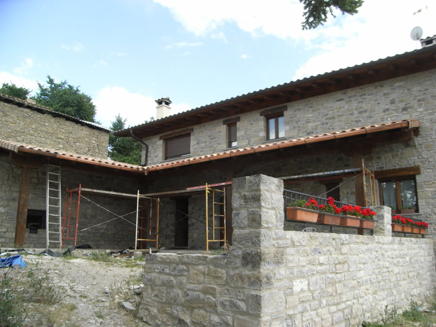 Patio y porche de la vivienda