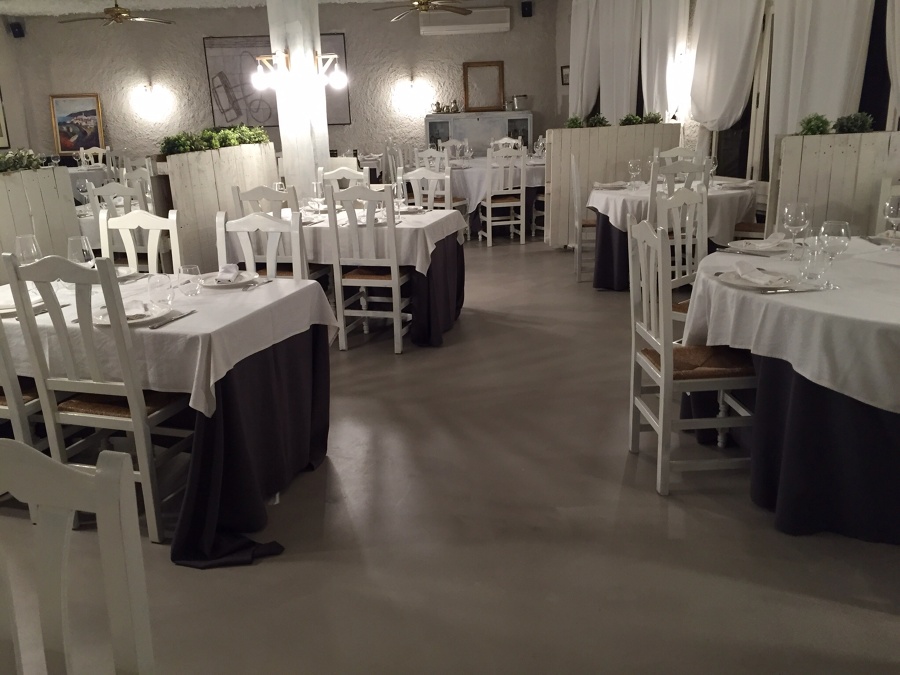 Pavimento continuo Salon Restaurante