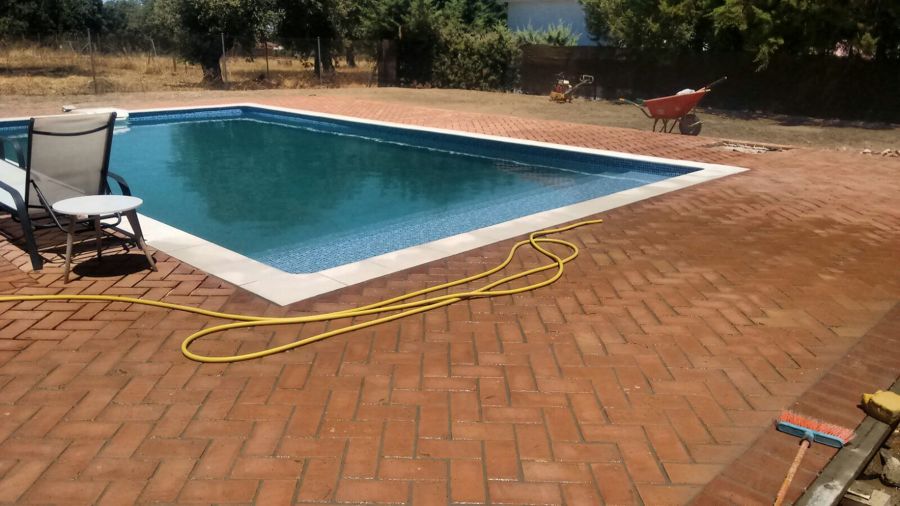 Pavimento de ladrillo macizo terminado con las juntas recibidas