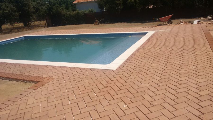 Pavimento de ladrillos sin la junta echada