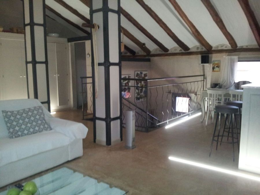 Pavimento de Yeso de Albarracín con incorporación de regletas