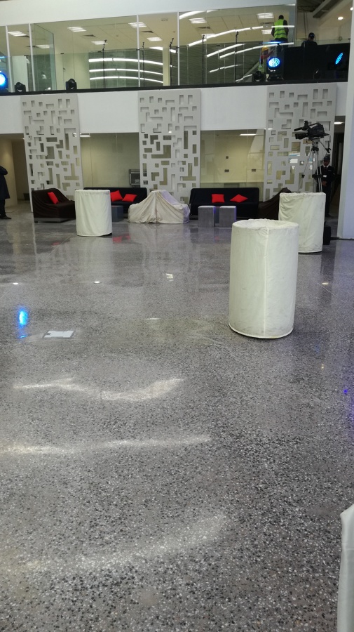 pavimento industrial resistente 