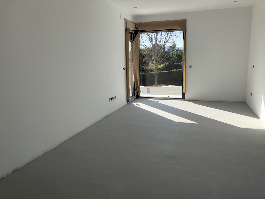 PAVIMENTO MICROCEMENTO INTERIOR