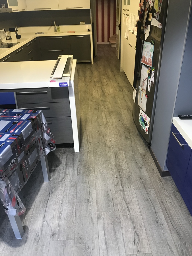 Pavimento vinílico Quick Step en Cocina