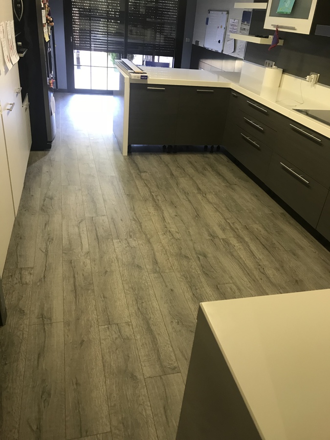 Pavimento vinílico Quick Step en Cocina