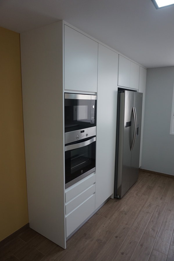 PAVIMENTO Y RESTO PAREDES PINTADAS