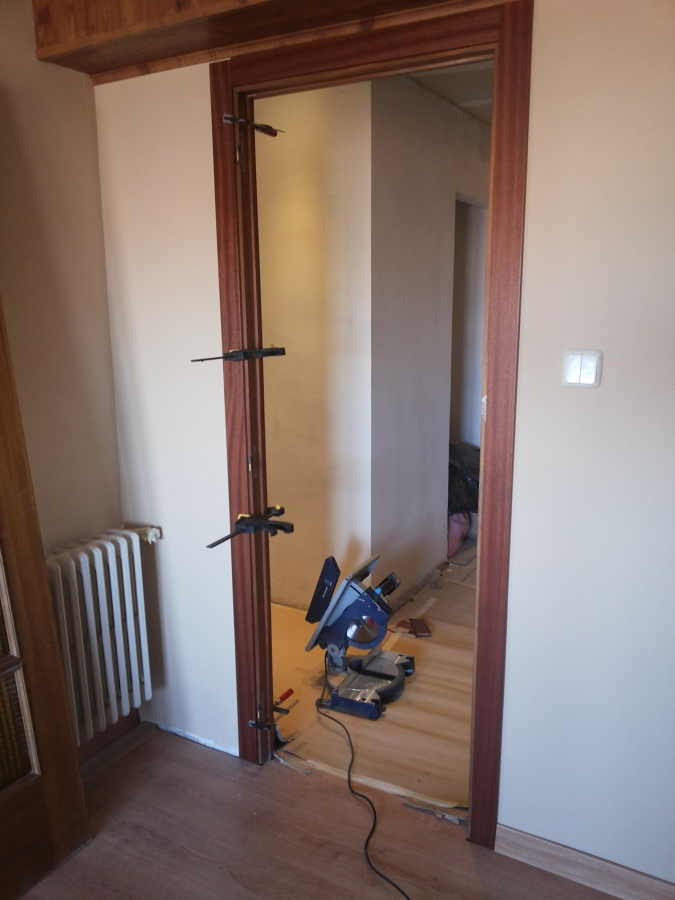 Pegando Jambas de Puerta de salon