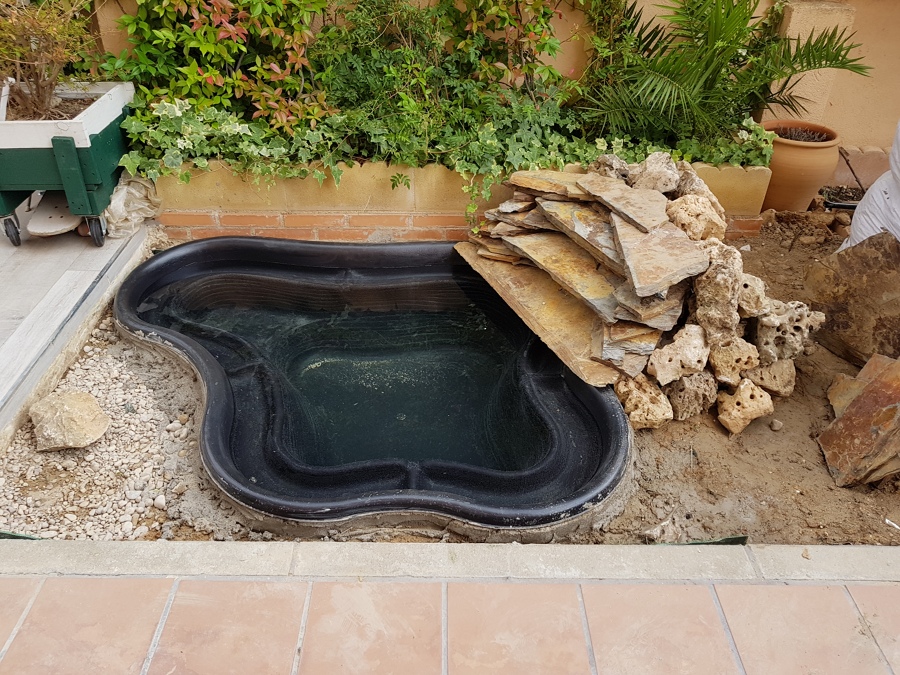 Pensamos como poner piedras con caída de agua