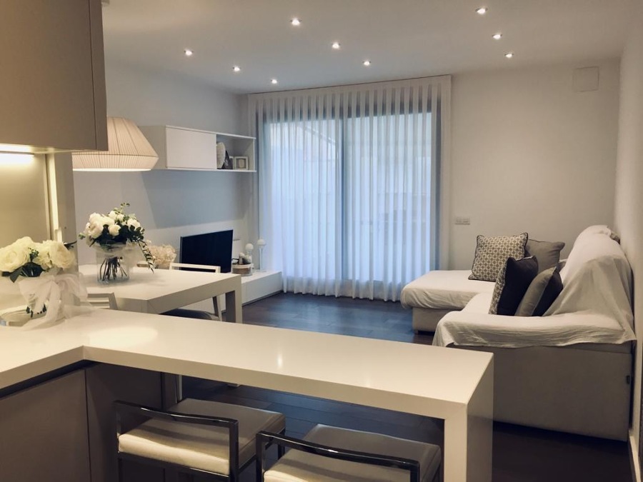 Pequeña barra con dos taburetes