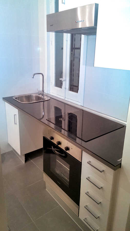 Frente de cocina en espacio reducido