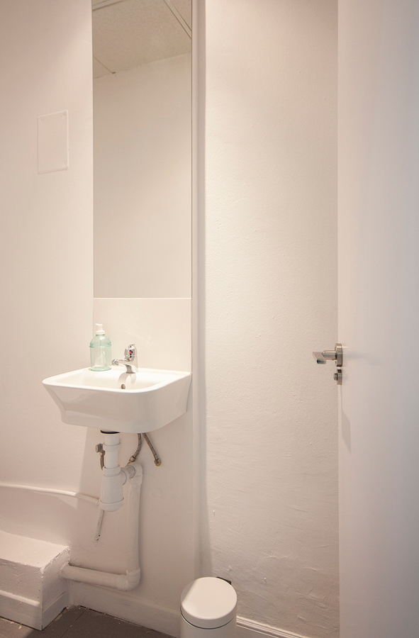 Pequeño baño en las aulas