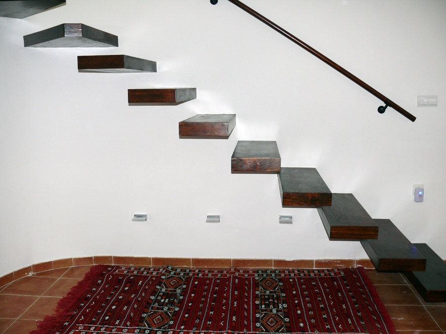 Perfil escalera volada.