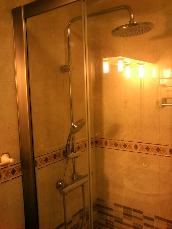 Perfil mampara y columna termostatica