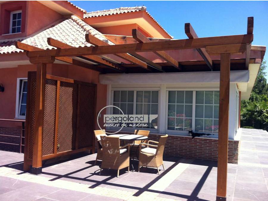 PÉRGOLA ADOSADA CON TOLDO