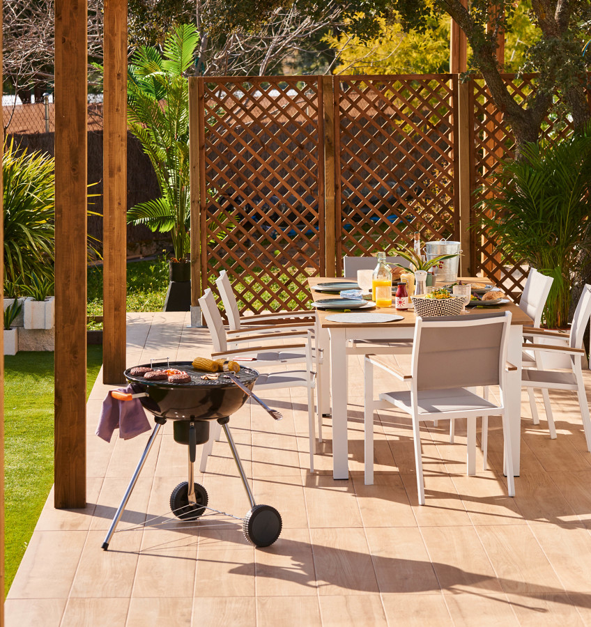 pérgola con suelo porcelánico