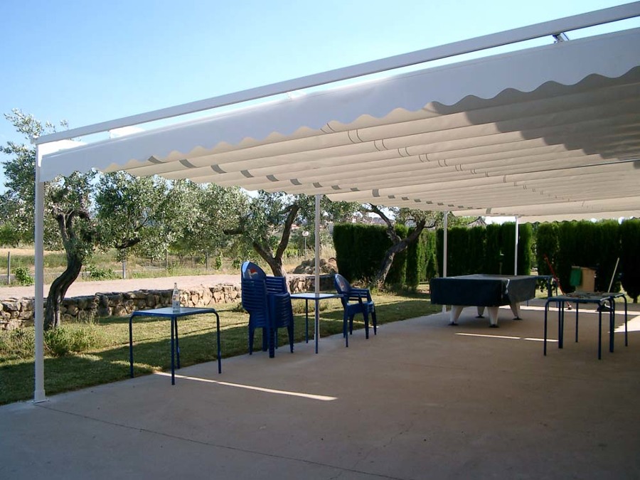 Pérgola de aluminio o inoxidable con toldo corredero