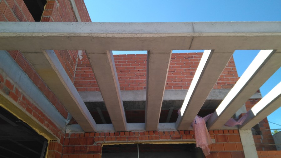 Pérgola de hormigón visto