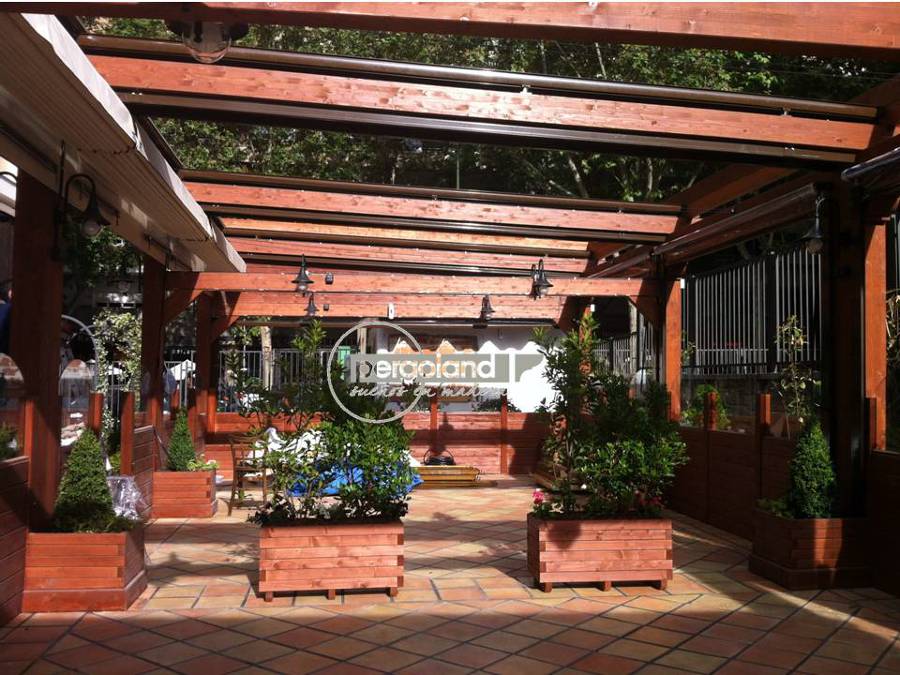 PÉRGOLA DE MADERA PARA RESTURANTE