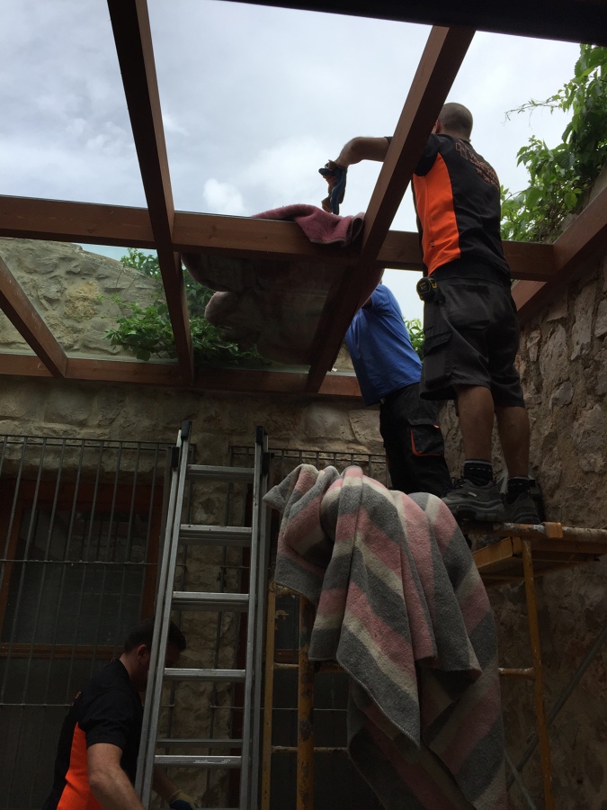 Pérgola madera vidrio laminado 10+10