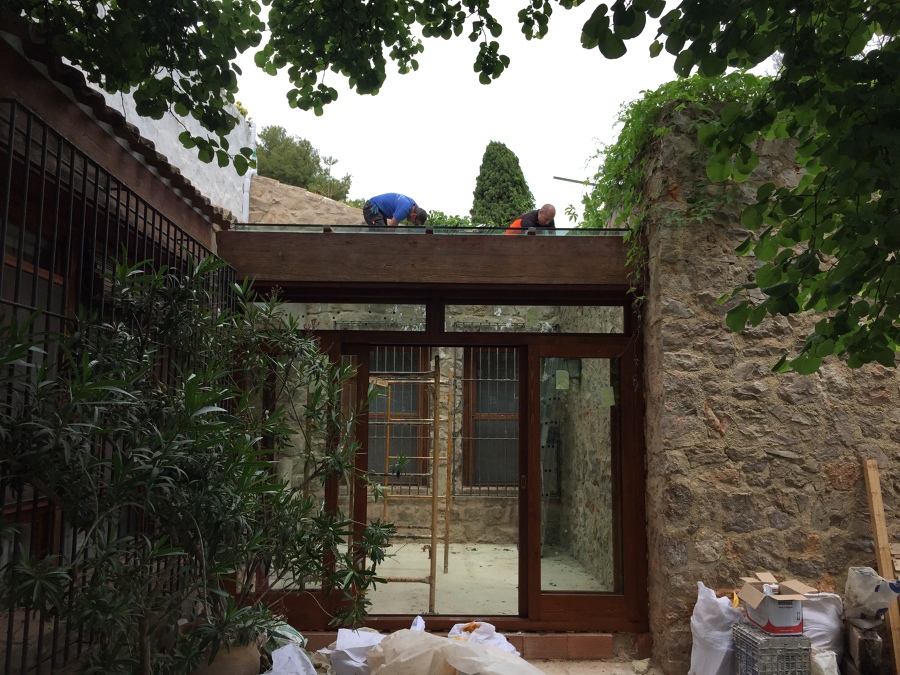 Pérgola madera vidrio laminado 10+10
