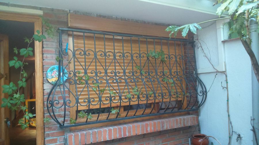 Persiana completa con cajón imitación madera