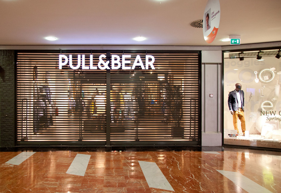 Persiana de seguridad enrollable P-85 MICROPERFORADA