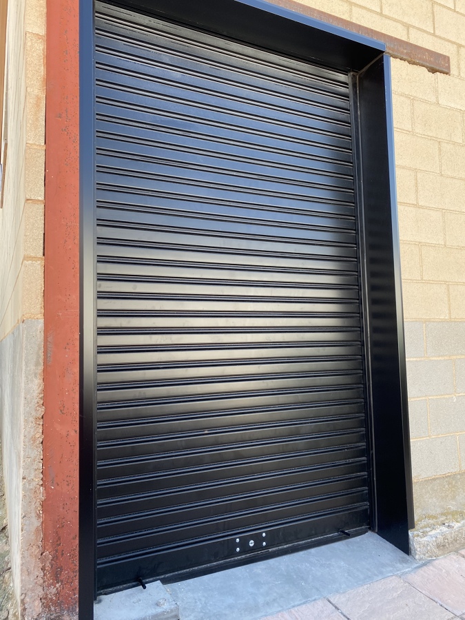 Persiana metálica lacada negro