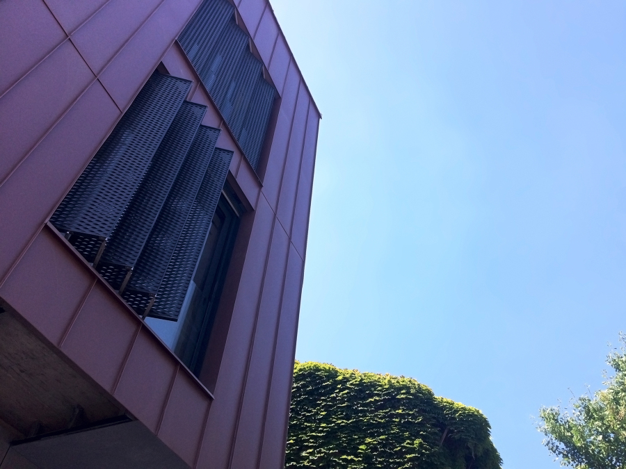 persianas exteriores de pantógrafo.