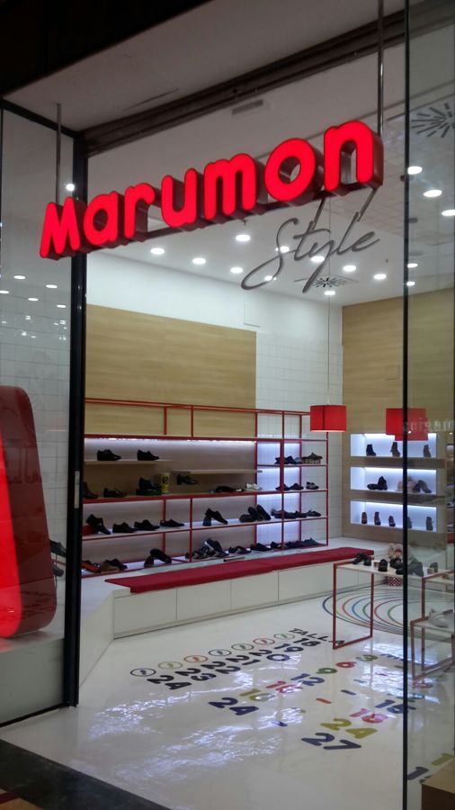 Perspectiva derecha de tienda