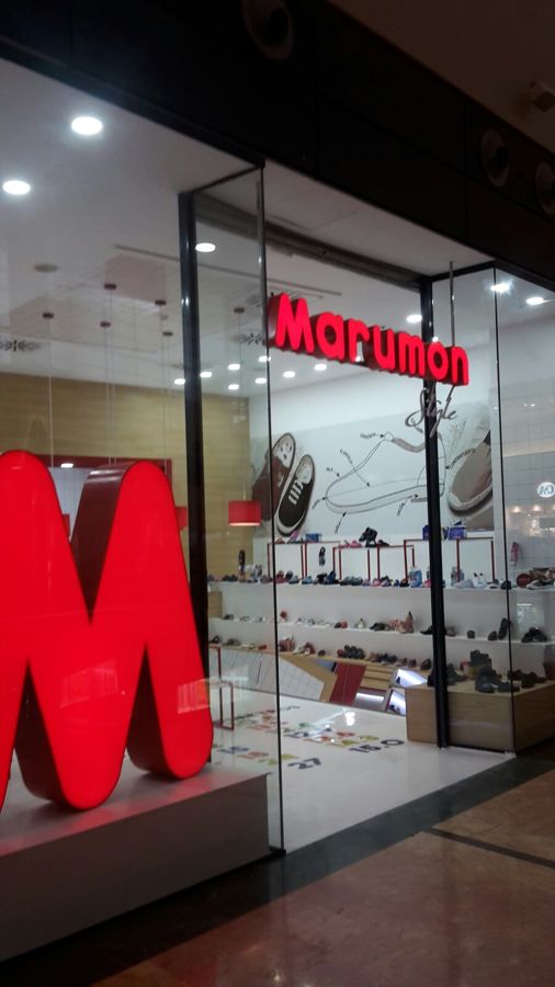 Perspectiva izquierda de tienda