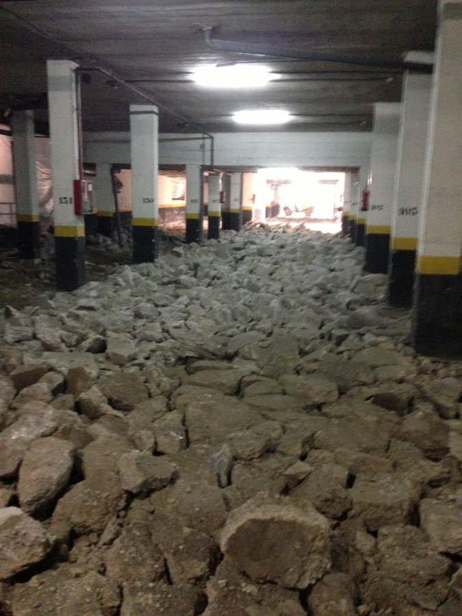 Picado de hormigón en el garaje