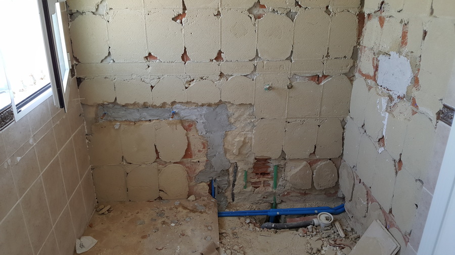 Picado de paredes y plato de ducha 