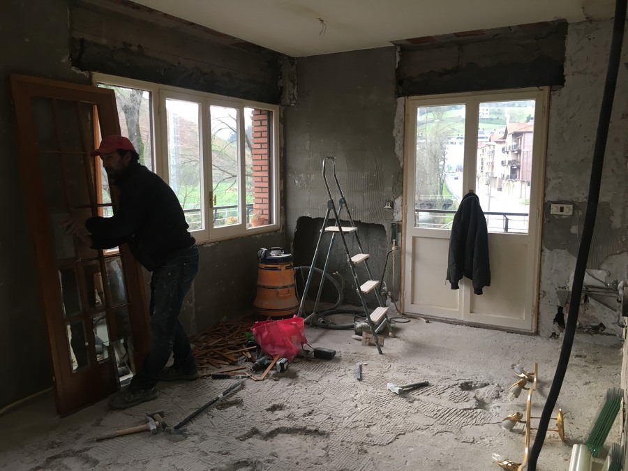 PICADO Y DESESCOMBRO SALÓN-COCINA