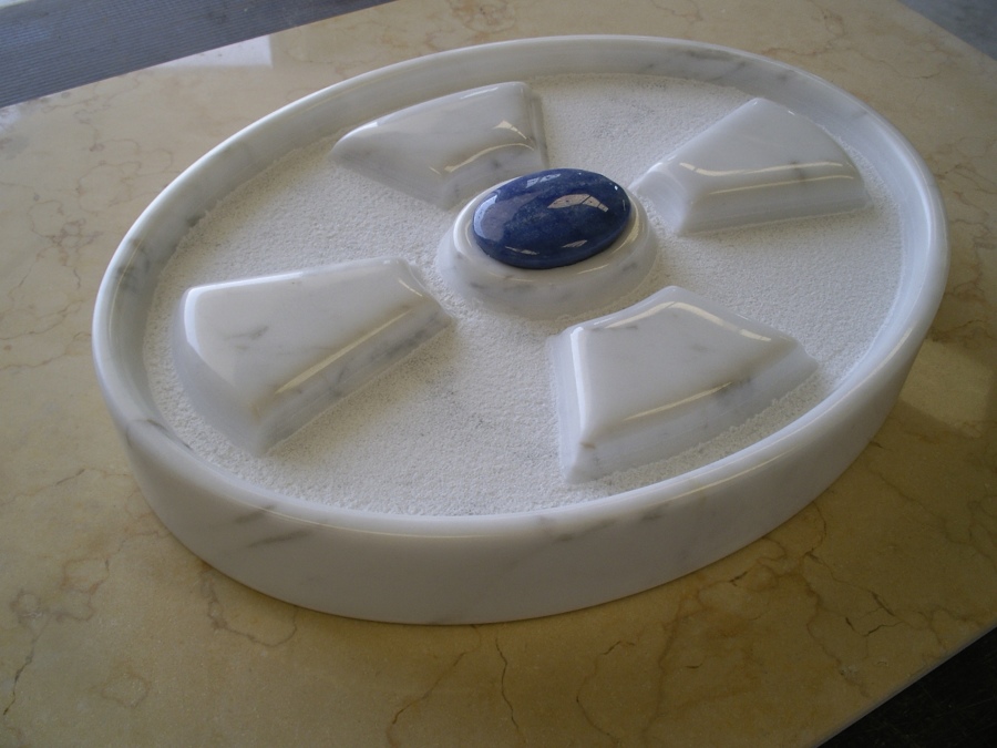 pieza decorativa mármol con cuarzo azul