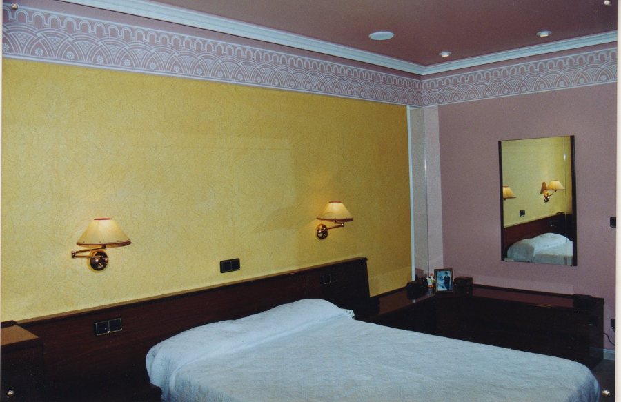 PINTADO CABEZAL DORMITORIO CON FENEFA PINTADA